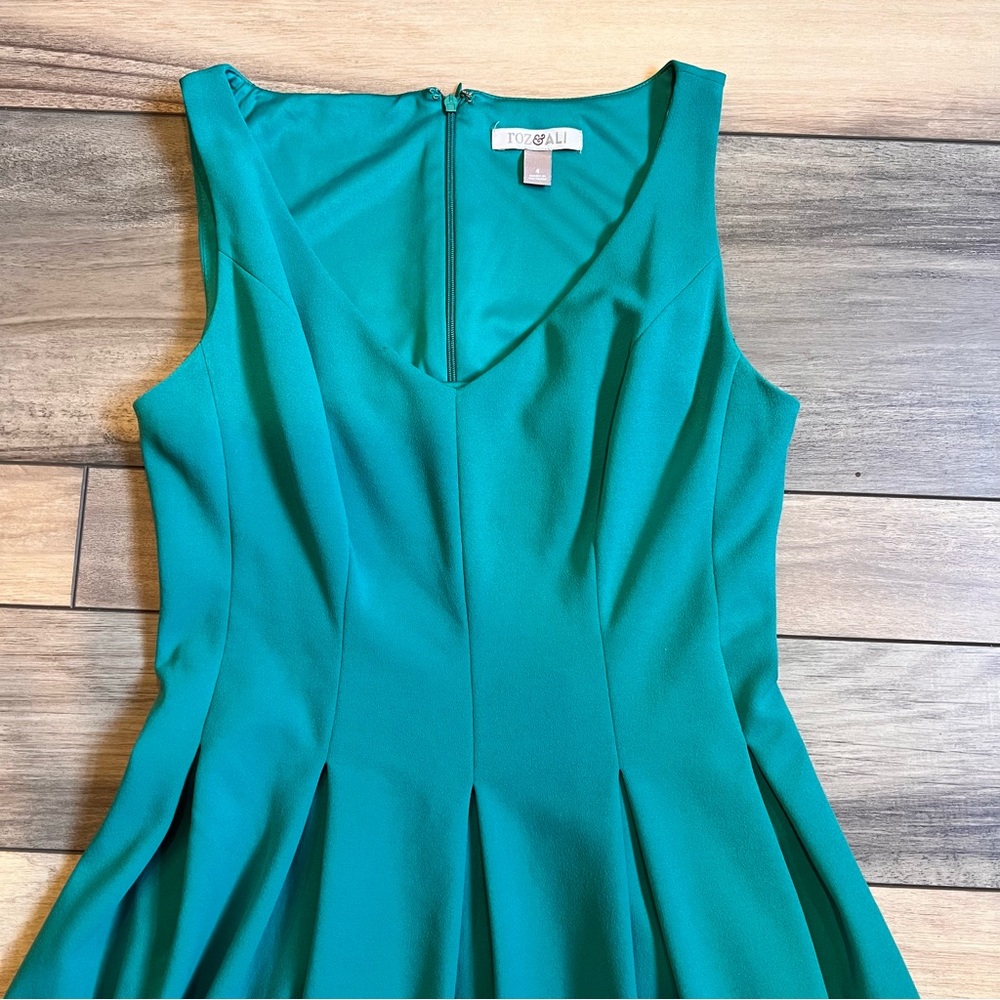 Sleeveless pleated Dress
